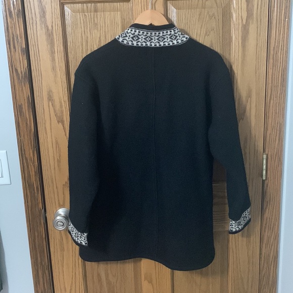 Icelandic Design Sweater lined 100% Wool Medium Black and White - Picture 2 of 4